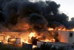 حريق يلتهم 3 منازل بأسيوط