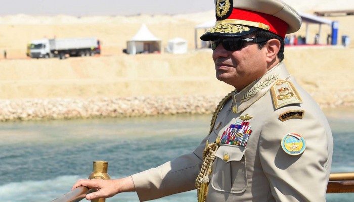 قناة السويس تخفض رسوم العبور عبر مجراها لمواجهة انخفاض الحركة والإيرادات