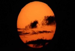 فلكي كويتي يرصد عبور كوكب عطارد بين الأرض والشمس