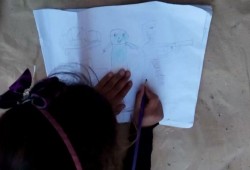 مشاهد القتل والدماء.. قصص يرويها أطفال سيناء في رسوماتهم