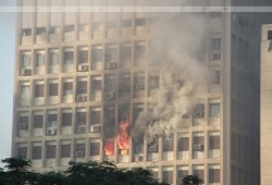 تفاصيل حريق بمبنى محافظة القاهرة : يلتهم ملفات تراخيص البناء