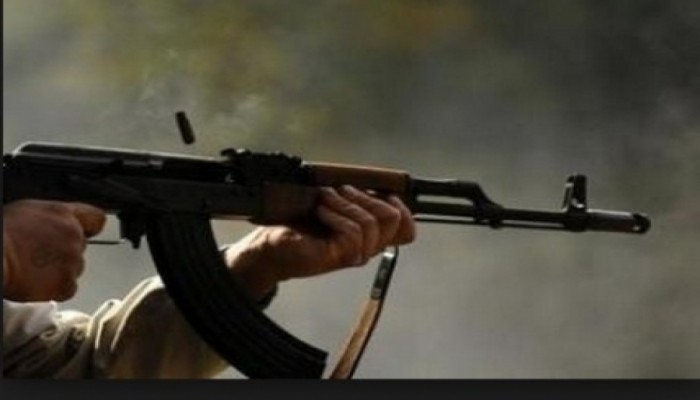 أمين شرطة يصيب اثنين من جيرانه بالبحيرة