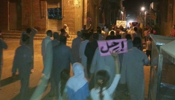 مسيرة ليلية لثوار الباسل بالفيوم ترفع شعار "ارحل"