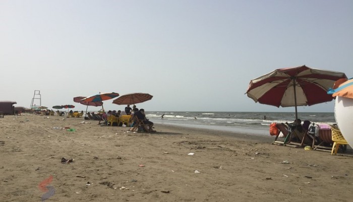 السيسي يبيع أراضي بالساحل الشمالي لمستثمرين أجانب بـ10 دولارات للمتر