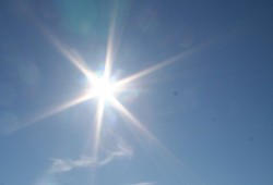 الصحة تحذر من التعرض لأشعة الشمس فترات طويلة