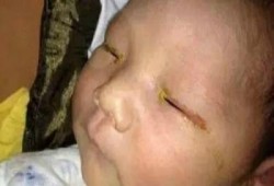 تحذير لكل أب وكل أم من تصوير الأطفال الرضع