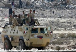 استهداف مدرعة عسكرية بسيناء ومقتل مجند وإصابة 4 آخرين