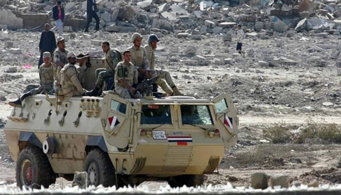 استهداف مدرعة عسكرية بسيناء ومقتل مجند وإصابة 4 آخرين