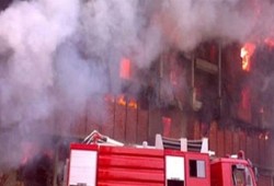 "موجة الحرائق" تصل شمال سيناء وتلتهم المحال التجارية في بئر العبد