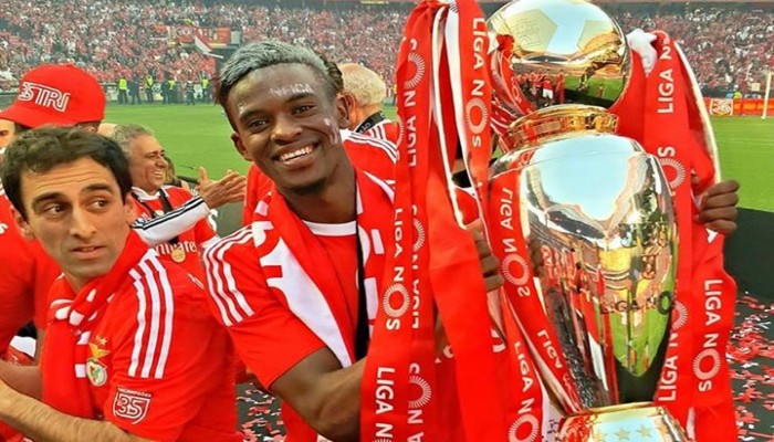 بنفيكا يكتسح ماديرا برباعية ويتوج بلقب الدوري البرتغالي