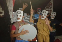 ثوار "الدلنجات" يهتفون: "علي في سور السجن وعلي، بكرة الثورة تقوم ما تخلي"