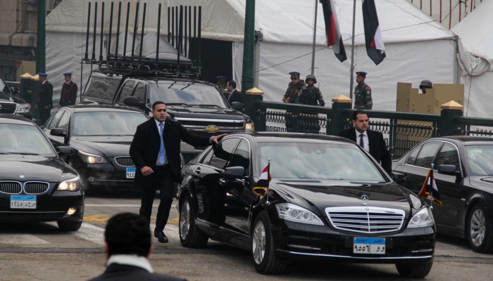 السيسي الذي لا يخاف .. 6 آلاف مجند وضابط يأمنون زيارته لأسيوط