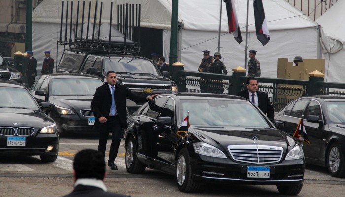 السيسي الذي لا يخاف .. 6 آلاف مجند وضابط يأمنون زيارته لأسيوط