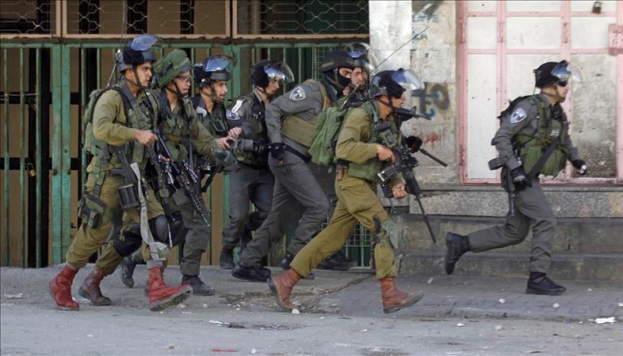 الاحتلال يعتقل برلمانيًا فلسطينيًا