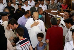 د. احمد عارف للمحكمة: التعذيب أفقدني وزني.. والقاضي يسحب الميكرفون