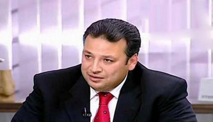 حاتم عزام يحذر من تفريغ الثورة بتغيير الوجوه لإبقاء النظام