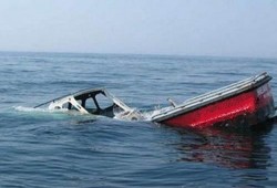الكوارث تتوالى.. انتشال جثث 4 صيادين في غرق مركب