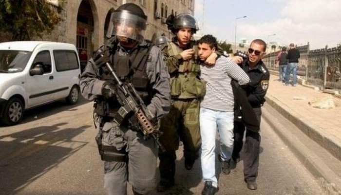 جيش الاحتلال الإسرائيلي يعتقل 15 فلسطينيًا بينهم وزير سابق