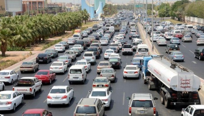 تكدس مروري بصلاح سالم بعد تصادم 3 سيارات