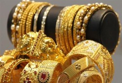 أسعار الذهب تهبط عالميًا وترتفع في مصر
