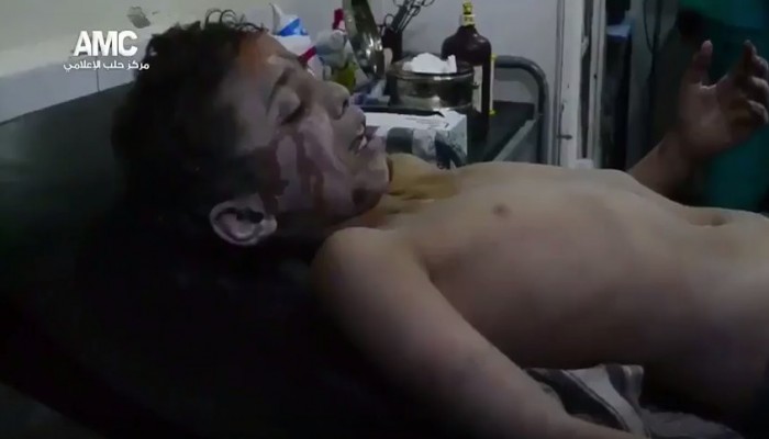 بالفيديو ... طفل سوري يصرخ: "بدي أمي سمعت صوتها بالبيت"