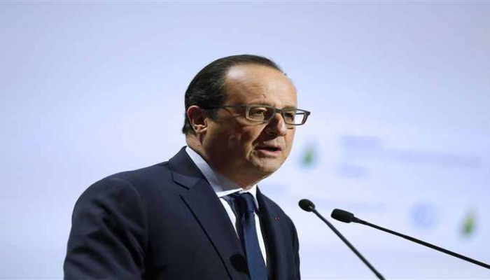 هولاند : لا نستبعد "الإرهاب" في حادث سقوط الطائرة