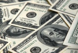 الدولار يرتفع بعد حادث سقوط الطائرة المصرية