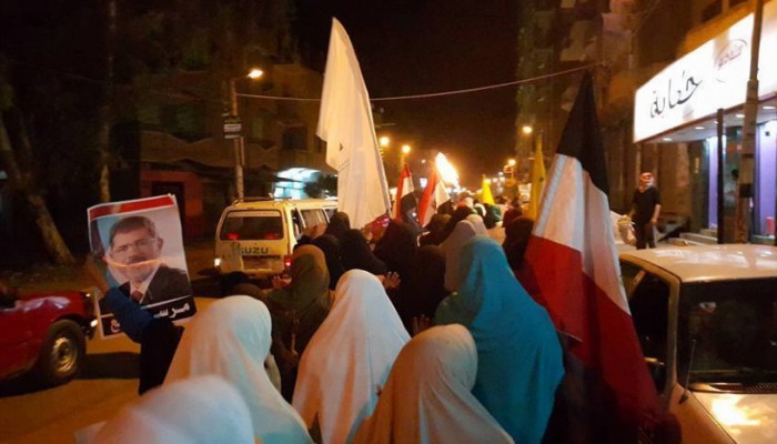 ثوار ديرب نجم بالشرقية يختتمون فعاليات "السيسي يحرق مصر" بمسيرة حاشدة