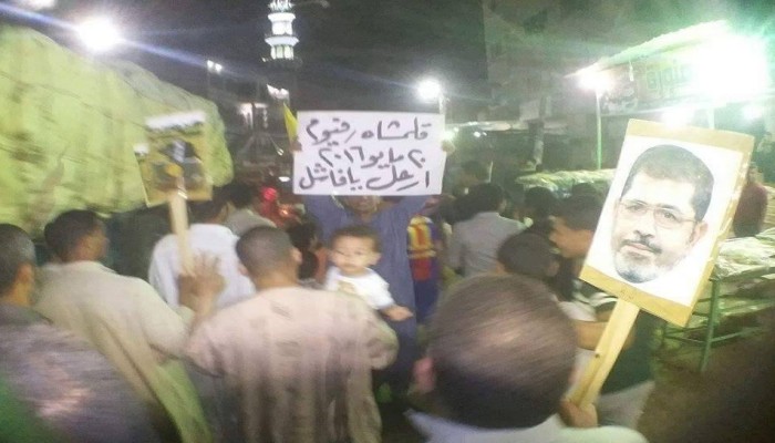 ثوار إطسا يشعلون حماس الثورة بتظاهرة ليلية