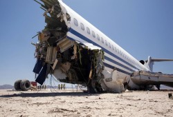 التليجراف تفضح "إزدواجية معايير" الانقلاب في التعامل مع حادثي شرم الشيخ وباريس