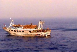 انقاذ ركاب مركب صيد بالبحر الأحمر من الغرق