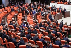 البرلمان التركي يقر تعديلا دستوريا حول رفع الحصانة