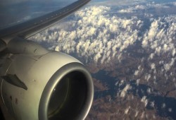 البحرية الأمريكية تنشر صوراً وفيديو لمشاركتها فى عملية البحث عن حطام الطائرة المصرية