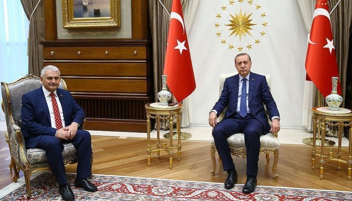 أردوغان يكلف رئيس حزب العدالة والتنمية "بن علي يلدريم" بتشكيل الحكومة التركية الـ 65