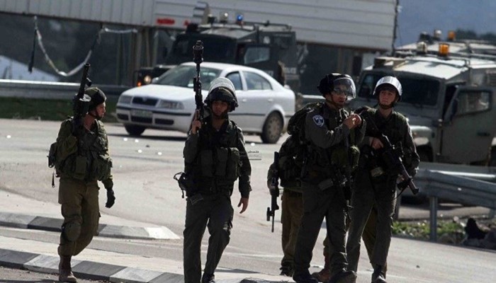 فلسطين.. الاحتلال يبحث عن منفذ عملية حرق "أتوبيس" نابلس