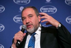 مصادر ترجح اختيار "ليبرمان" وزيرا لحرب الكيان الصهيوني