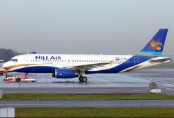 إنزال ركاب طائرة مصرية وتفتيشها مع الأمتعة في مطار الكويت