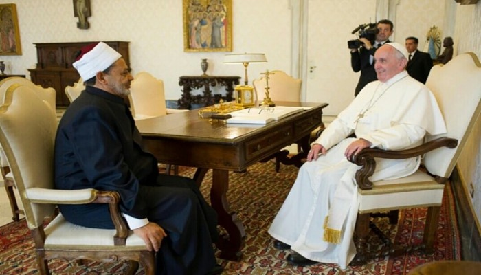 نشطاء: أين مقام الأزهر يا شيخ العسكر