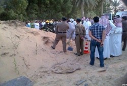 السعودية .. إعدام 3 أشخاص بعد دفن 5 هنود أحياء