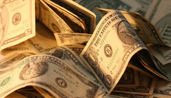 الدولار يرتفع مجددا في السوق السوداء