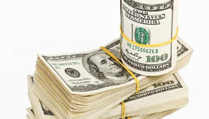 نقص المعروض يقفز بسعر الدولار إلى 10.96 جنيه