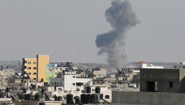 غارتان إسرائيليتان على موقعين لكتائب القسام بغزة