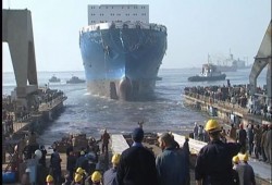 النيابة العسكرية تحبس 12 وتأمر بضبط 13 من عمال ترسانة الإسكندرية