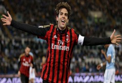 كاكا يقود البرازيل