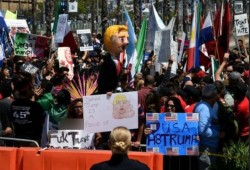 اعتقالات وصدامات جديدة بين مؤيدي ترامب ومعارضيه بكاليفورنيا