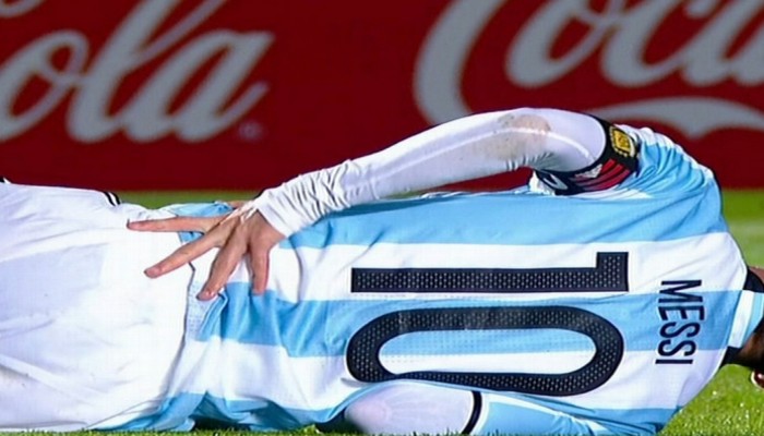 إصابة شديدة لميسي في الظهر