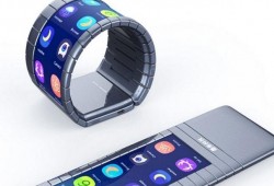 الصين تطرح أول هاتف في العالم يمكن ارتداؤه في معصم اليد