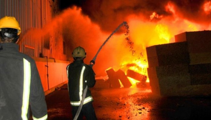 حريق هائل يلتهم محل أدوات كهربائية ومنزلين بالفيوم