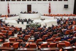 البرلمان التركي يمنح الثقة للحكومة الجديدة