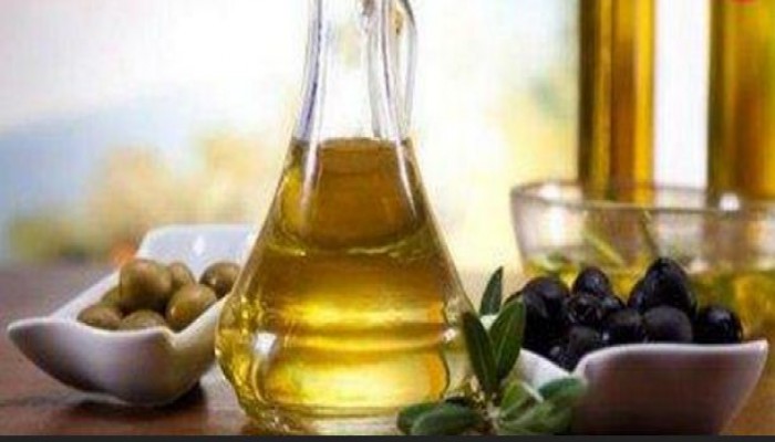 10 أطعمة تخلصك من آلام المفاصل.. زيت الزيتون والسبانخ أهمها